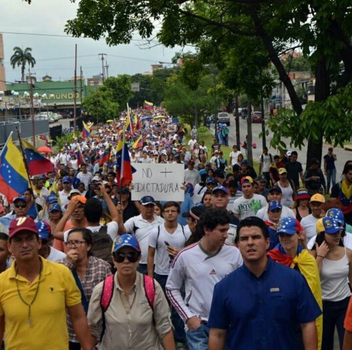 MarigabyGdH's tweet photo. Contigo @LucioHerrera #50dias en la #calle de #carabobo #venezuela #SomosMillonesPorElCAMBIO https://t.co/YzBTqNx4Lt