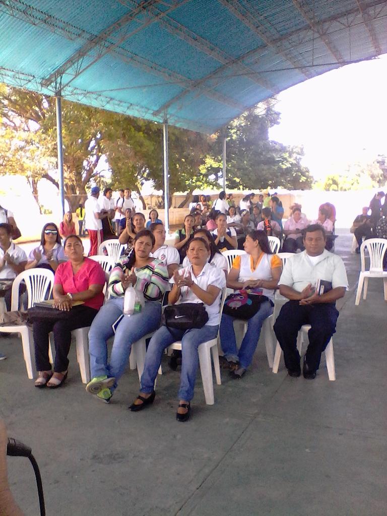 ChaconHeidy's tweet photo. @JauaMiranda @AnnyPSUV @PanchoArias2012 @MPPEDUCACION @NicolasMaduro #santarita #zulia  Constituyente Ed 
Doc. Adm. Obrero   Madre Cocineras https://t.co/334FDmitpm