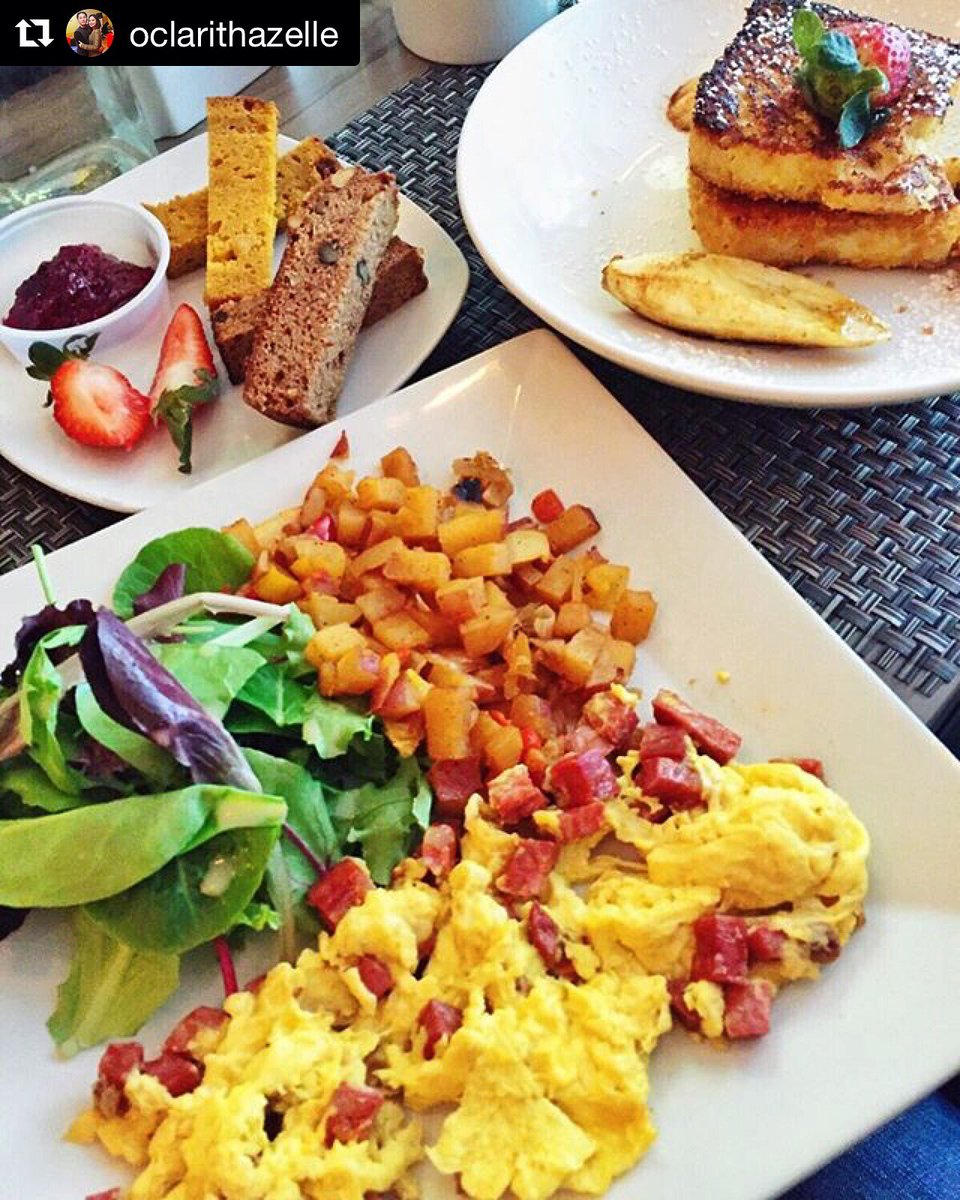 There's still time for a bright &amp; delicious #brunch! #Weekends til 4pm #nyc #nycbrunch #brunching #saturday #eggs #frenchtoast #yum #hungry