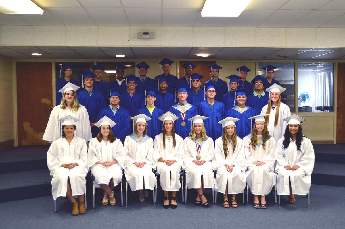 stjohntigers's tweet image. The graduating class of 2017!  #sjtigerpride
