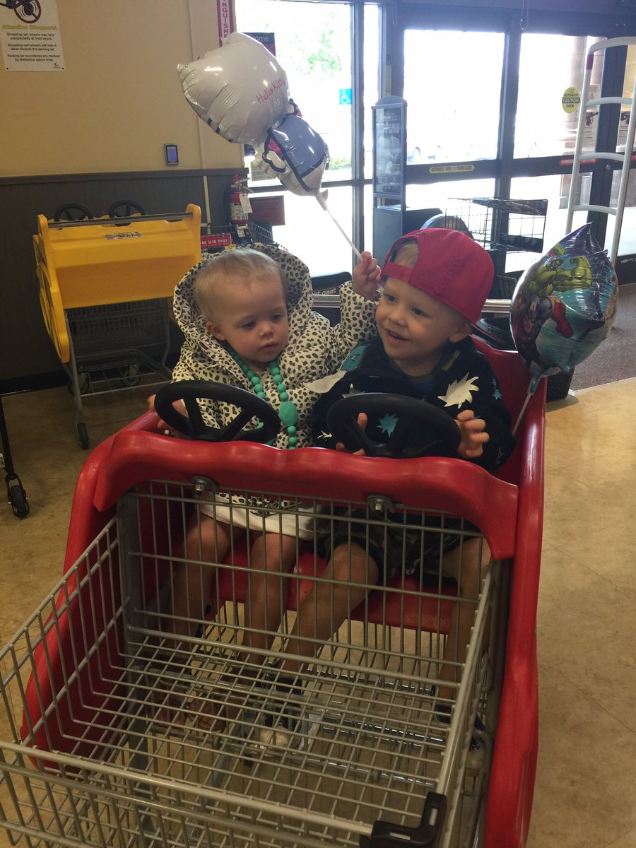 FunMomLyfe's tweet photo. Sometimes grocery #shopping with #toddlers can be #fun 👦🏼👶🏼💞 https://t.co/6LcG2TiC3A