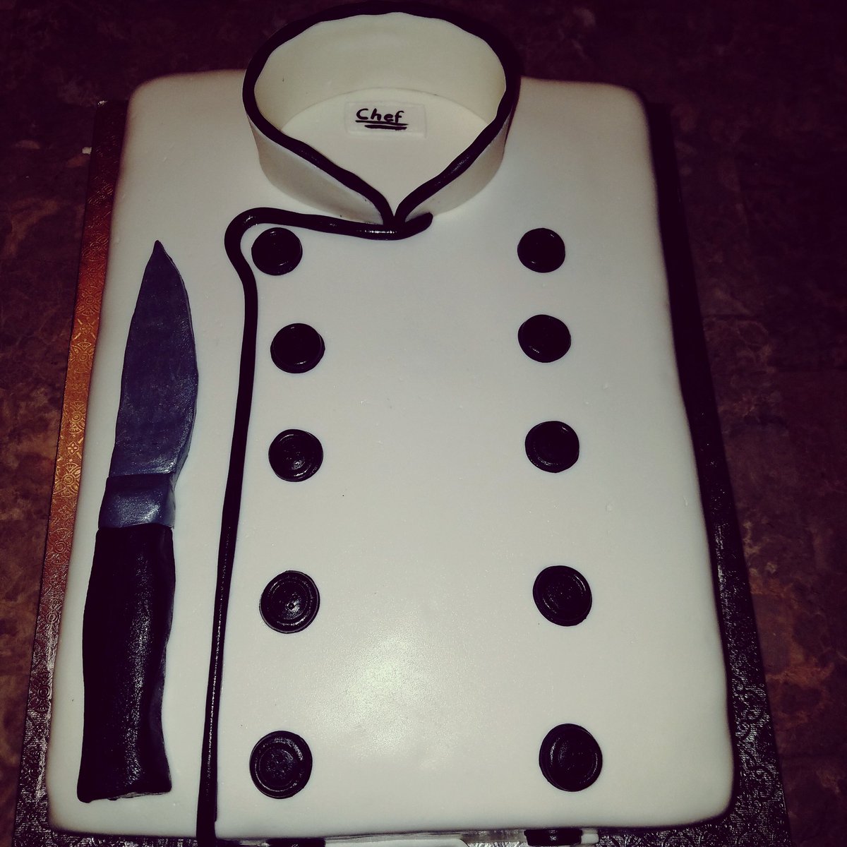UniquelySweet31's tweet photo. Chef jacket cake. ##everythingedible #bluevelvet #uniquelysweet #bakingsisters https://t.co/4cOybyN2tC