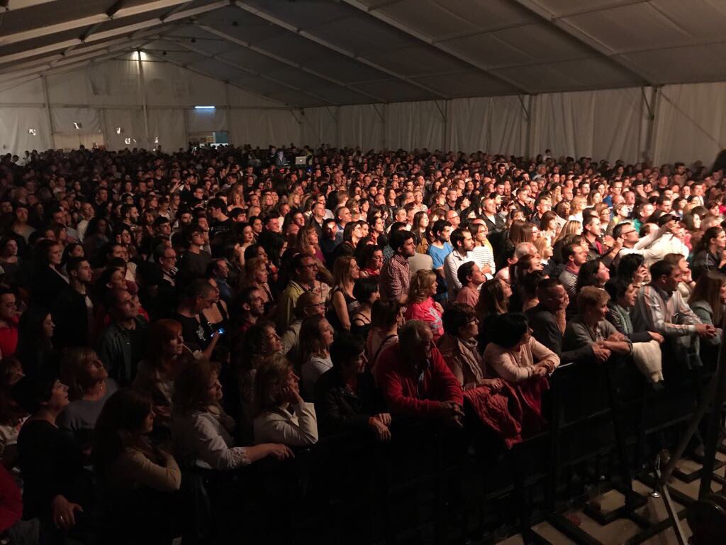 WomanCamela's tweet photo. Gracias #Almazan #Soria 😜
Se os ve pequeños entre la multitud pero sois muyyyyy grannnnndes!!
I ❤️Love forever #Camela https://t.co/MBzcaYMq34