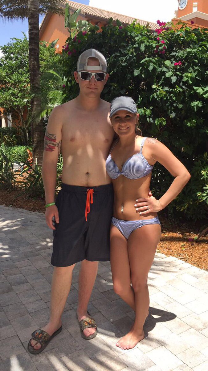 Kaylaplageman's tweet photo. Day 1 in paradise ☀️ https://t.co/bo86n2dz7Z