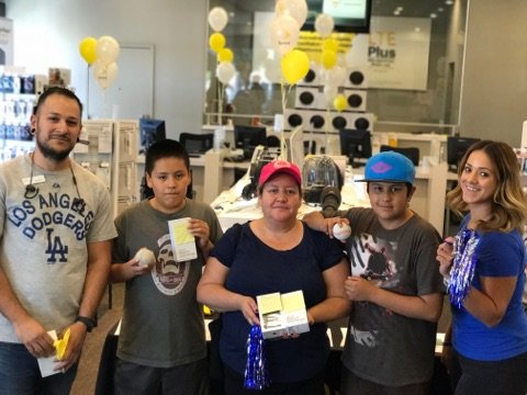PenaLiceth's tweet photo. Family pack at Commerce! 5 for $90 #LAsaysthanks #sprint #unlimitedeverything #commerceteam @SprintFlores @blee01 https://t.co/sHSX9CbYAq