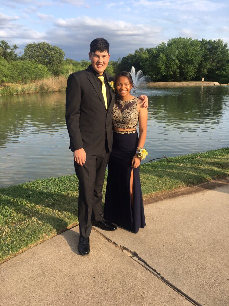 awhite1323's tweet photo. #prom2k17 #SetItOff17 https://t.co/MJqCfDgwCO