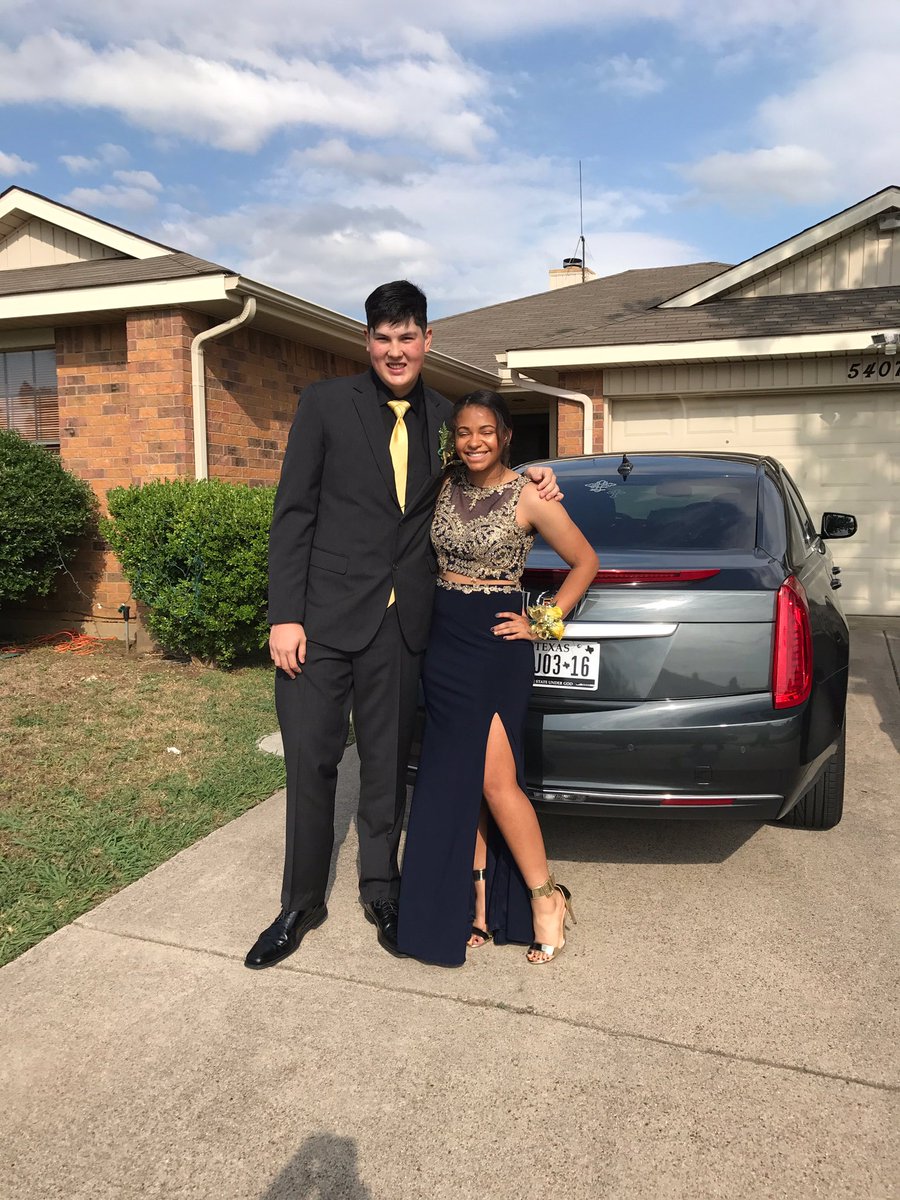 awhite1323's tweet photo. #prom2k17 #SetItOff17 https://t.co/MJqCfDgwCO