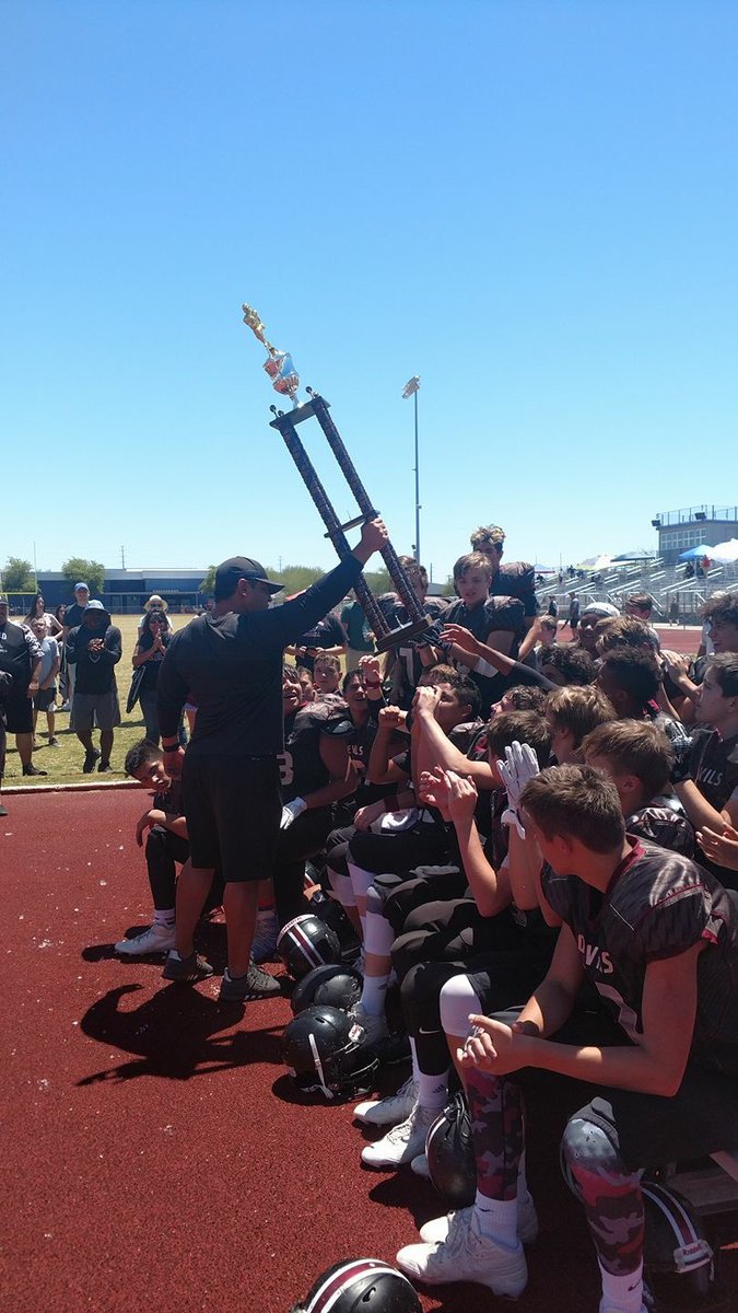 RedMtnFootball's tweet photo. Congratulations Red Mountain Devils on your state championship!! 🏆🏈 https://t.co/VpPScuhDMD
