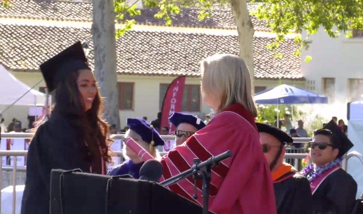 JM0110's tweet photo. Congratulations @kzgodi !!! Super proud of you! #csuci #graduation2017 #cs #womenintech cc @CIComputerGirls @csuci https://t.co/FX19lkqM1u
