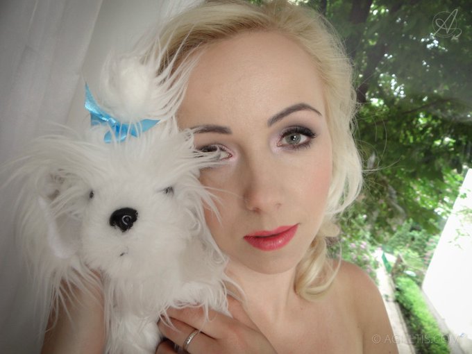 2 pic. Let us love pets, animals, any!
BTW Theme for tomorrow's #update https://t.co/XUwC6SR7Hg https://t