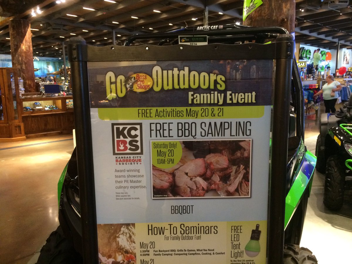 TheBBQbot's tweet photo. Wrapping up a great day at @BassProShops supporting @KCBBQSOCIETY. Passed out 90 lbs of brisket and pork shoulder! #KCBS #BassPro #Gooutdoor https://t.co/y0b8EVLi1I