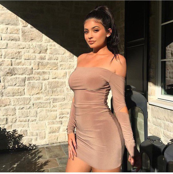 ToneDaPlug's tweet photo. Retweet to bless EVERYONES timeline 😩😍👅 Fuck @KylieJenner https://t.co/bXS2IWCBFe