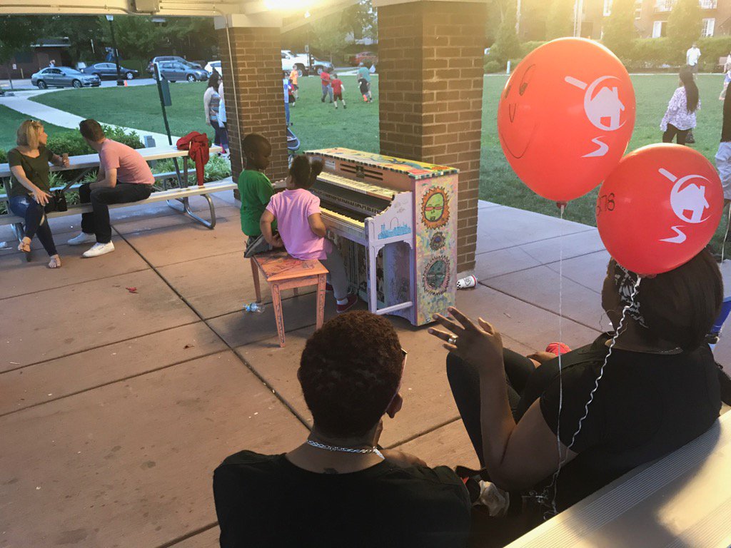 seeninmaplewood's tweet photo. Only in #mplwd Piano in the park. https://t.co/H4tccrKXnY
