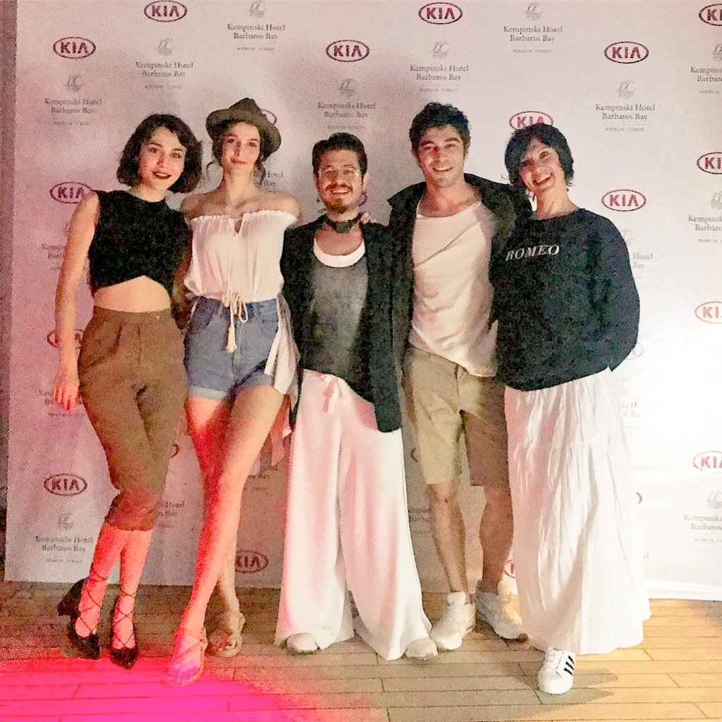 Binumiyy's tweet photo. ❤️ #ELLESummerWeekend2017 #burakdeniz #büşradeveli #elleweekend https://t.co/anzZ9E71Td