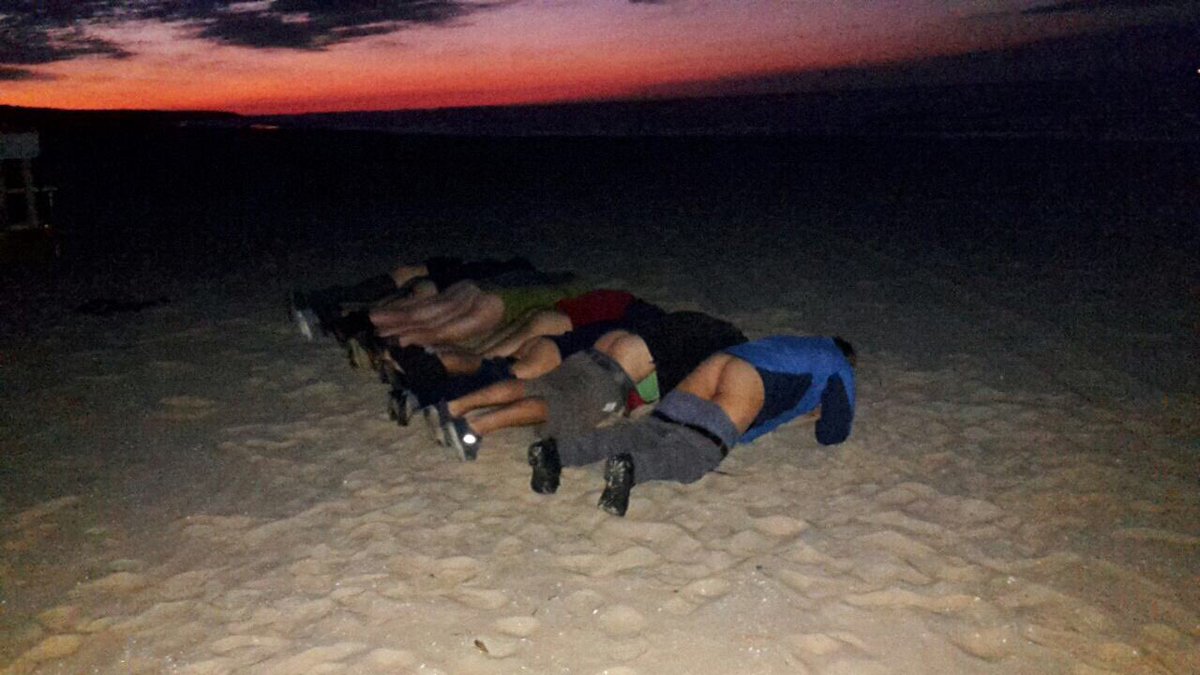 #Hallunken beim #Plankziehen am #Goldstrand9 #PartyWarmUp