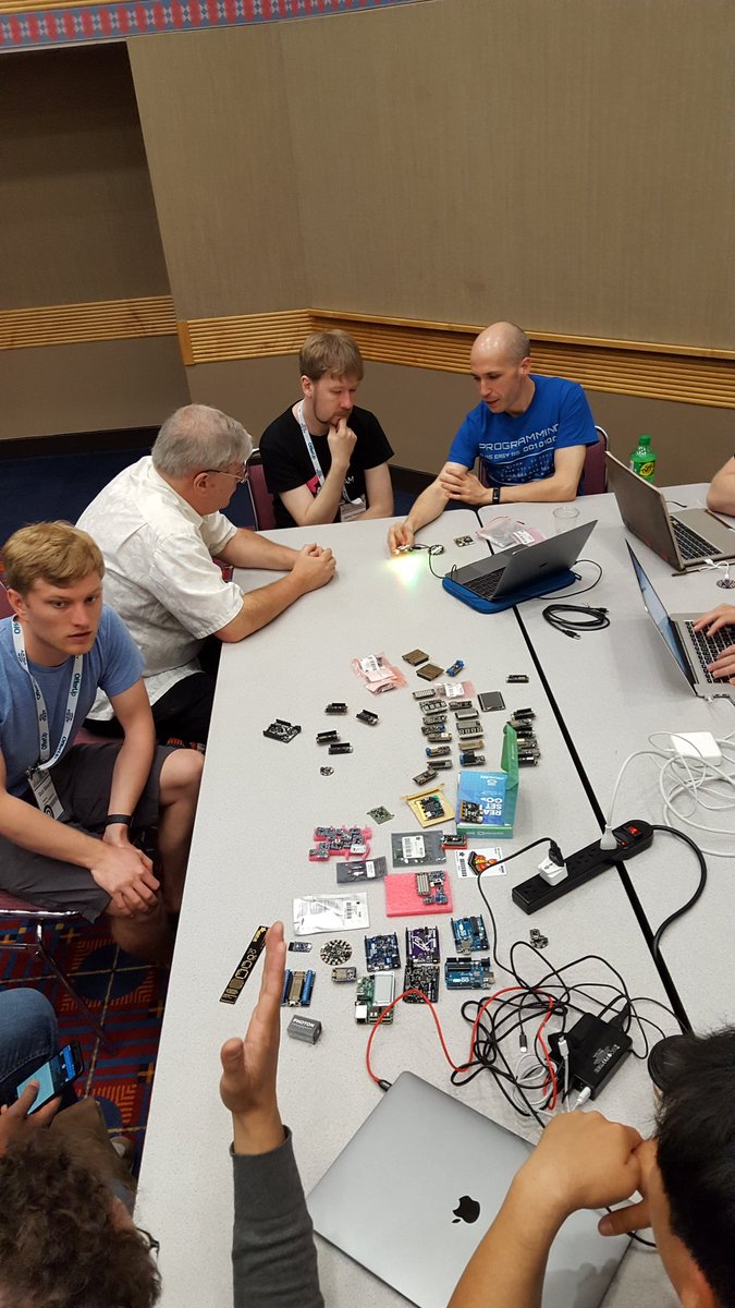 erik_river's tweet image. En el #PyConOpenSpace de Micropython #PyCon2017