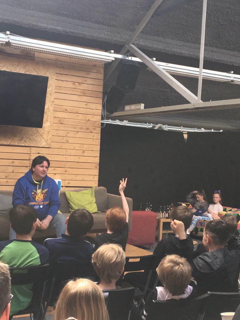 TotoroCoderdojo's tweet image. Thanks @kenwhelan for coming to our #coderdojo today to inspire us for #coolestprojects
