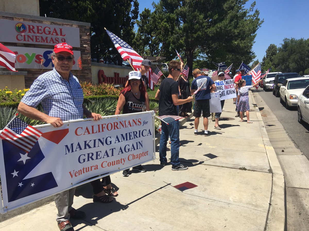 Mike___Harris's tweet photo. Couple dozen pro #Trump, pro #police, pro #military demonstrators rallying in #TO at corner of Moorpark &amp; Hillcrest in front of #Janss Mall. https://t.co/OW99BSFi7L