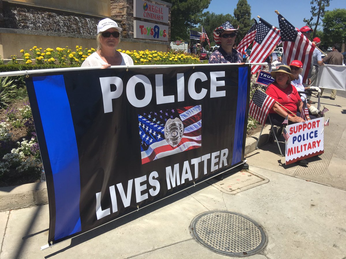 Mike___Harris's tweet photo. Couple dozen pro #Trump, pro #police, pro #military demonstrators rallying in #TO at corner of Moorpark &amp; Hillcrest in front of #Janss Mall. https://t.co/OW99BSFi7L