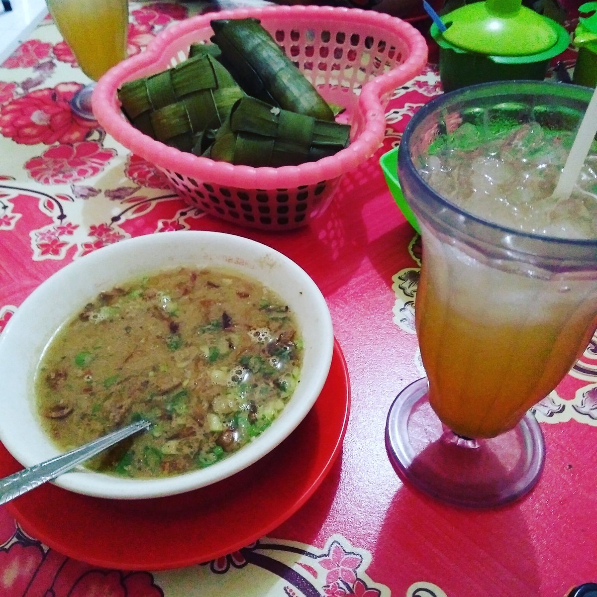bagusjulianto77's tweet photo. #CotoMakasar
#KulinerIndonesia https://t.co/OEYmPcHshX