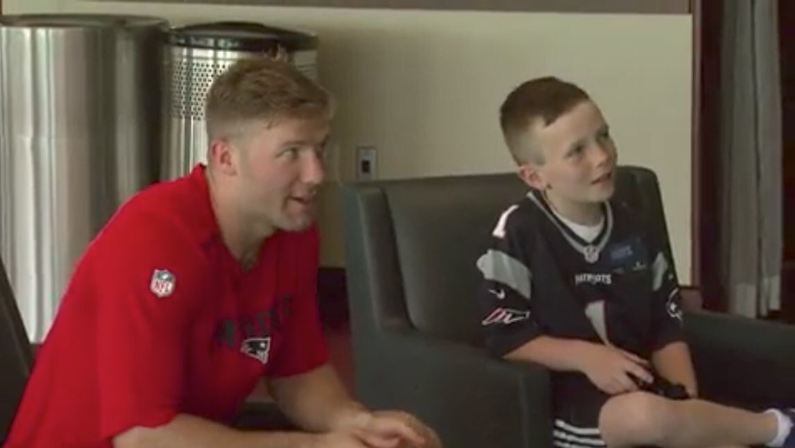 EAMaddenNFL's tweet photo. .@Edelman11 played an epic game of Madden and toured @GilletteStadium with @MakeAWish 

WATCH: https://t.co/umAklX16e3 (via @BleacherReport) https://t.co/qe8lZR2hdg