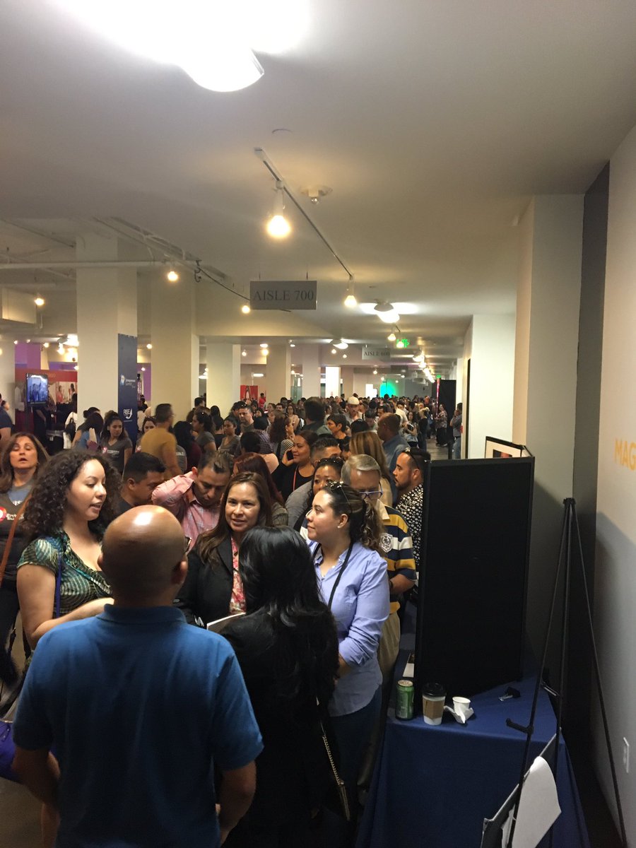 EileenLaSanchez's tweet photo. Lines and lines for @MayorOfLA series of entrepreneurship workshops en Español @PosibleLA!! https://t.co/vS1cA4FHP1!! https://t.co/K4gZwbuRc4
