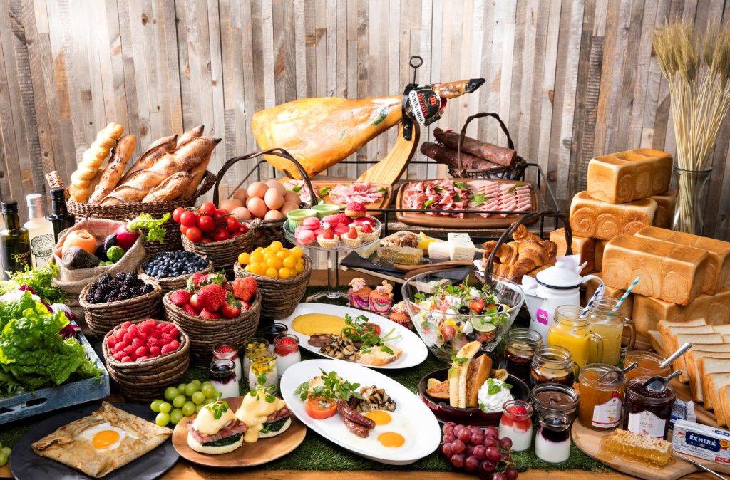 ヒルトン東京 公式 メトロポリタン グリル ウィークエンドブランチ が公式ツイッターを見てヒルトン東京webサイトからのご 予約ですと15 オフふふふ T Co Scengtuegy お肉 野菜 焼きたてパン ストロベリーをゆっくりお楽しみを