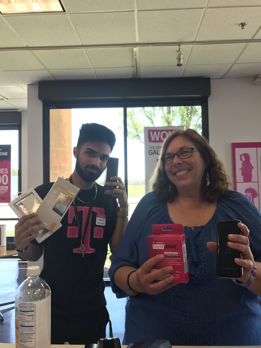 Rhanks619's tweet photo. @dkfromtmobile With a S8 and SYNCUP Bundle! @Fmurata94 @MGonzal186 @frodriguezzz24 @nazarma @anthonyheng82 @MikeBrandZ4 @tommyhheng https://t.co/CcSNJ6YbMn