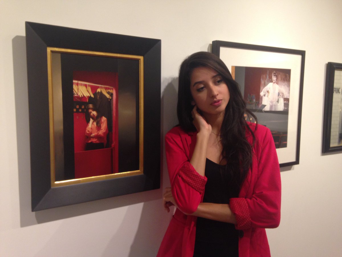Art57Street's tweet photo. What a treat to meet the model for the painting "Coat Check Girl" by #MaxFerguson https://t.co/cNuK2vT0Qm