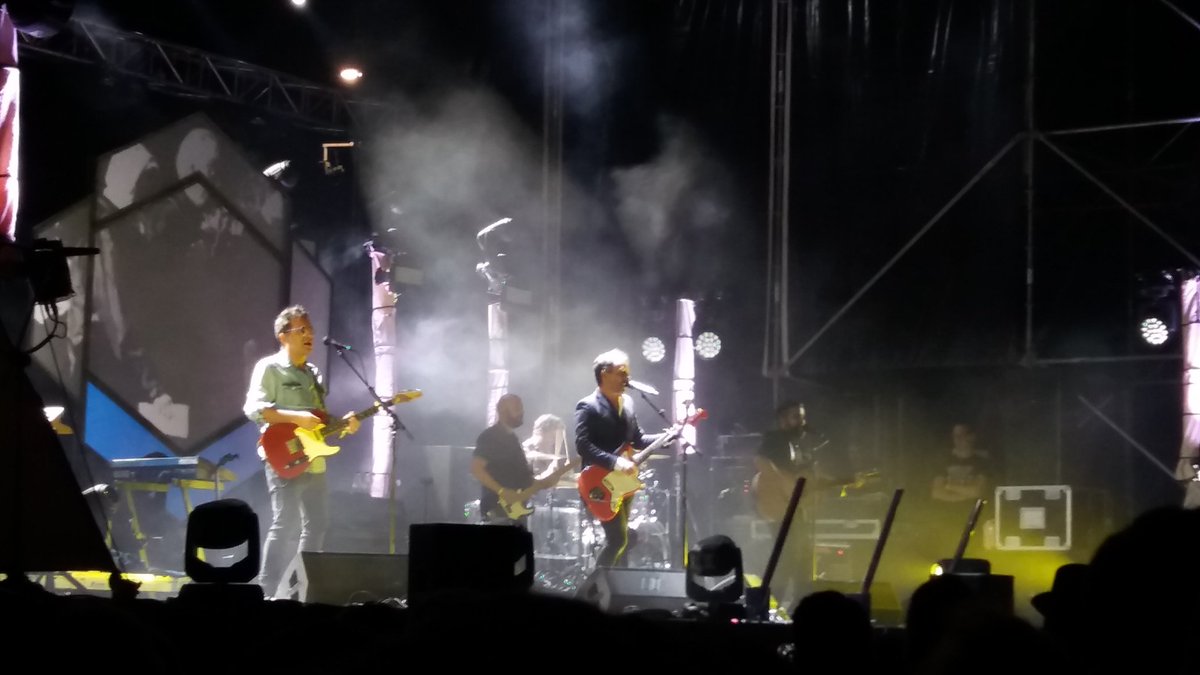 AlicantePedia's tweet photo. .@loveoflesbian actuando esta noche en el @ASpringFestival
#Alicante #SpringFestival2017
https://t.co/lVRNNkdZJ7 https://t.co/7luDPqPI0V