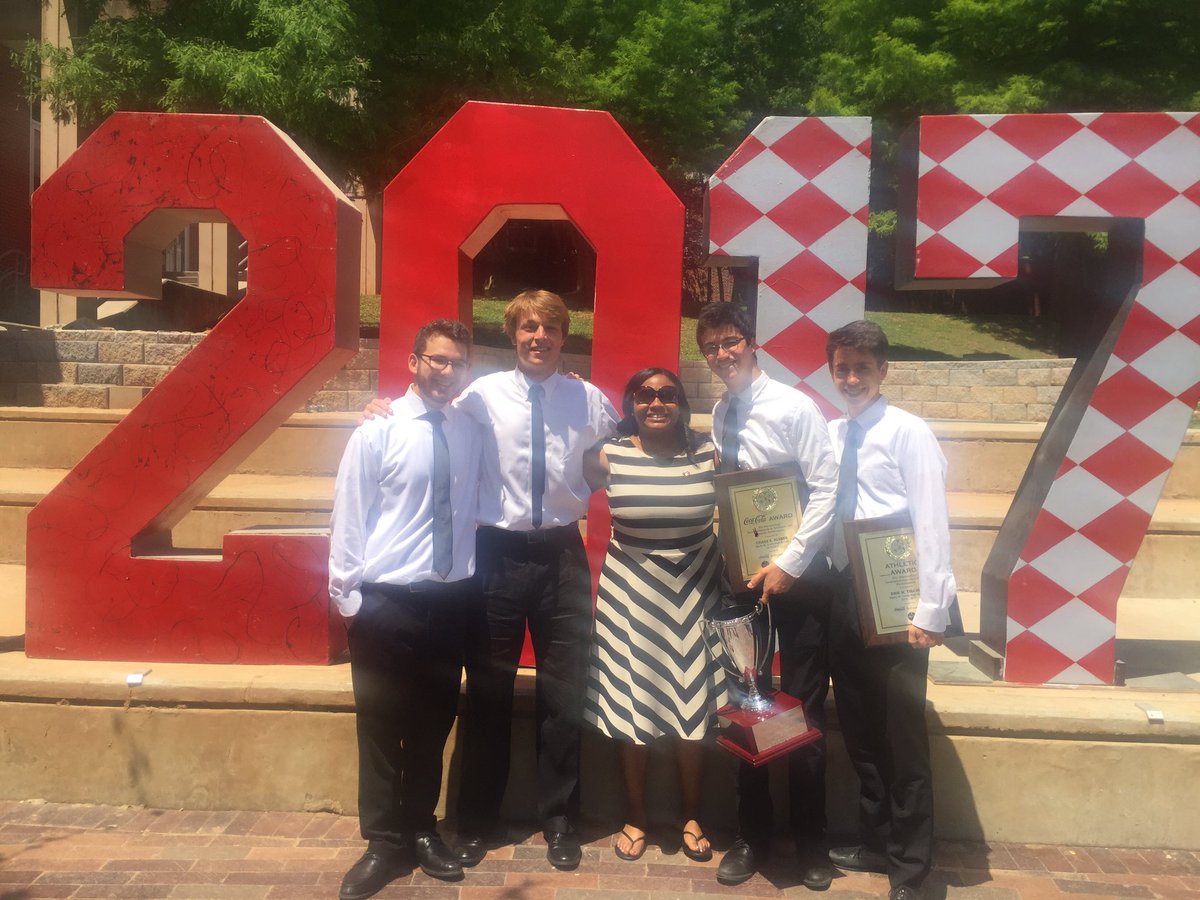 Myssjj's tweet photo. At Visions this morning with some of my favorite c/o2017 Grads 🎓 #Lim17less  @apsupdate @ATLsuper @BetsyBockman1 https://t.co/6WoIFlFbzs