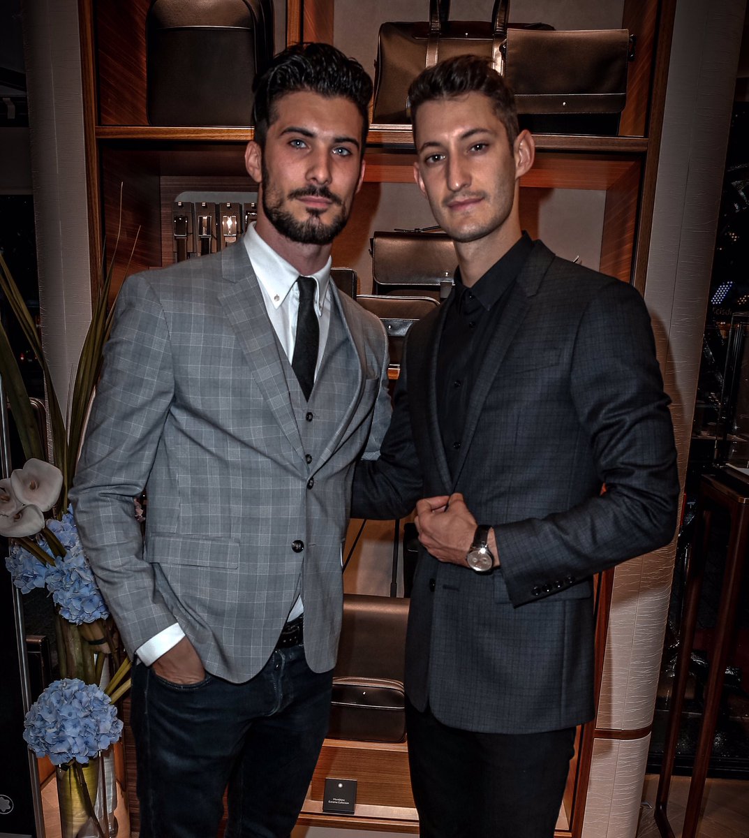 Alisunaoff's tweet photo. @montblanc_world France #ChampsElysees opening avec @pierreniney 🖋 https://t.co/6kHCU95XS0