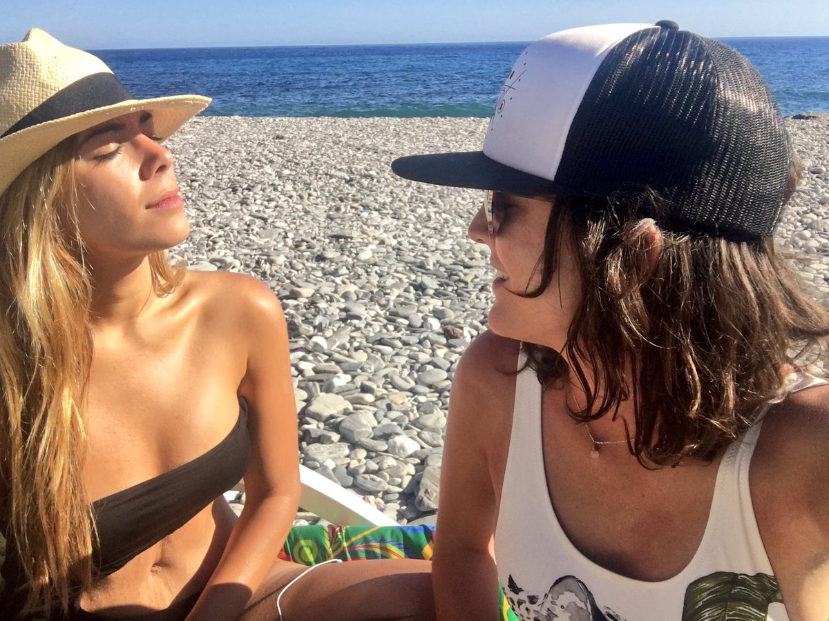 soyleticiaconc's tweet photo. Playa, sol y amiga ☀️🌴🤘🏻👯 #SinPreocupaciones #FindePirata #AmoElSur #LaHerradura #Sunset 🌅🌅🌅 https://t.co/COPU8X3dic