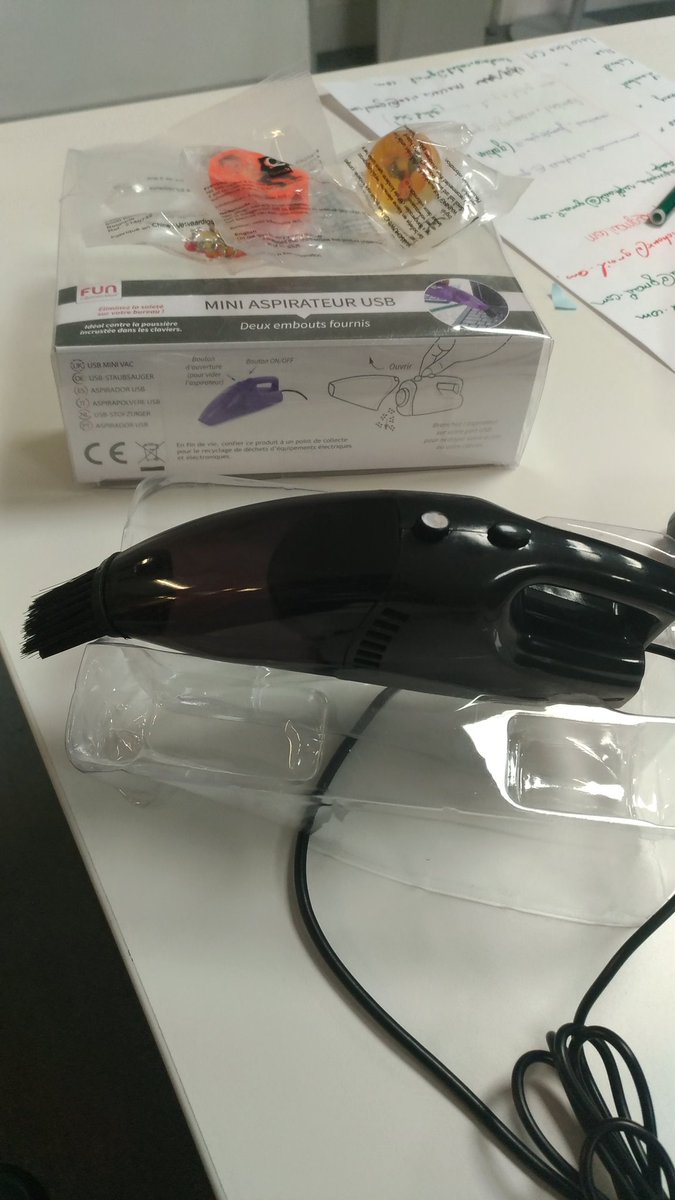 LocolocoOrleans's tweet photo. Petit cadeau de la part des organisateurs. Sympa tout ça! #Cool #MiniAspirateur #SWOrleans #Tourleans #Locoloco https://t.co/SjG5quF8I0
