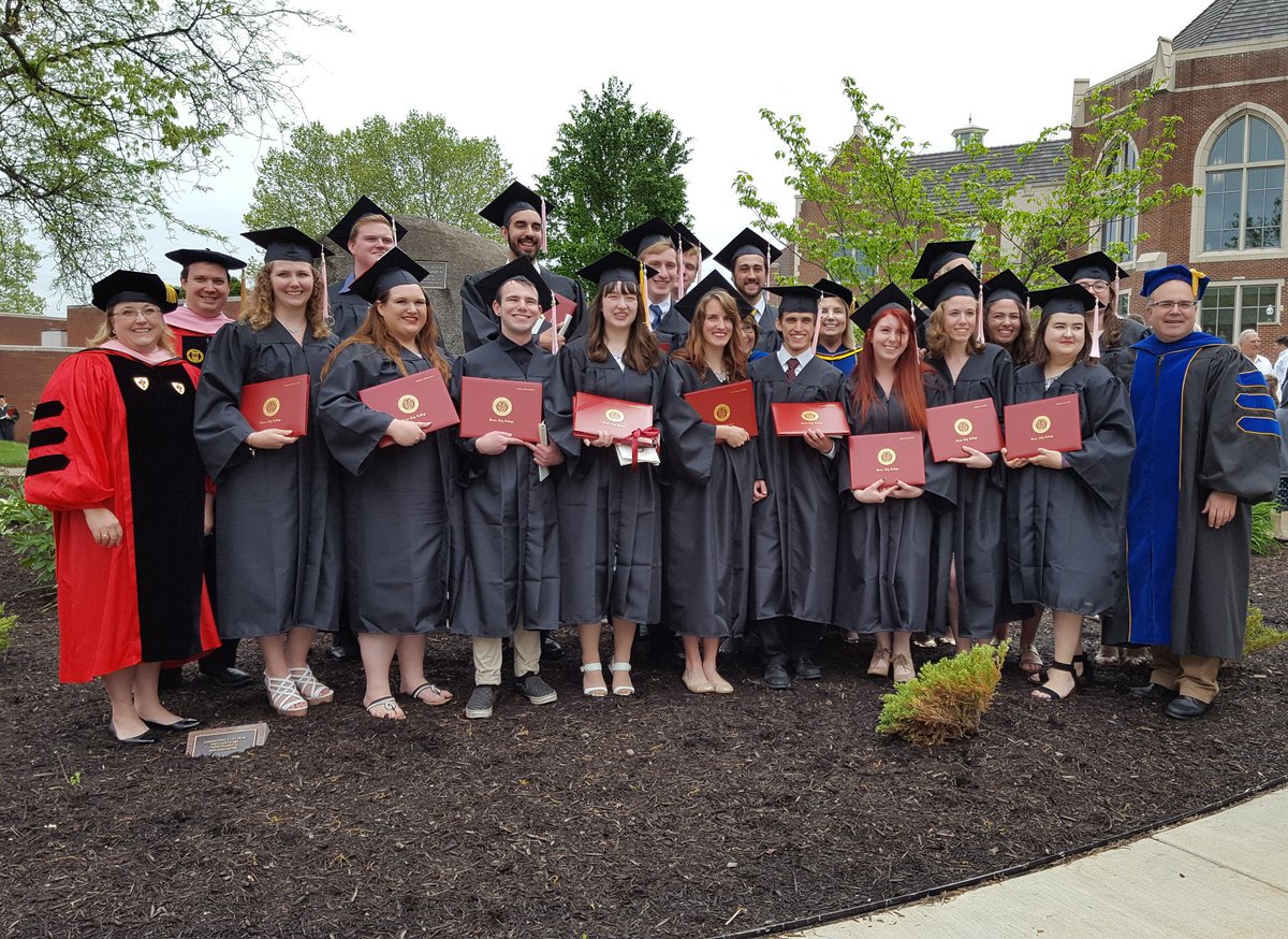 tedfordjm's tweet photo. Congrats #GCCGrad2017 music majors! Go forth and lead! #whygcc #music #graduation2017 https://t.co/KWUWdyqXZB