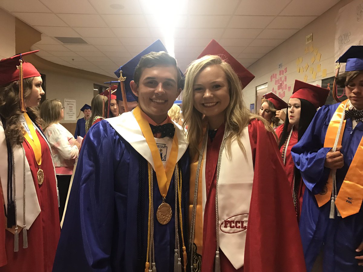 WCHSCommanders's tweet photo. Congrats Class of 2017! Follow your dreams! #WCPride #WCGrad2017 https://t.co/Fz46NlOgt4