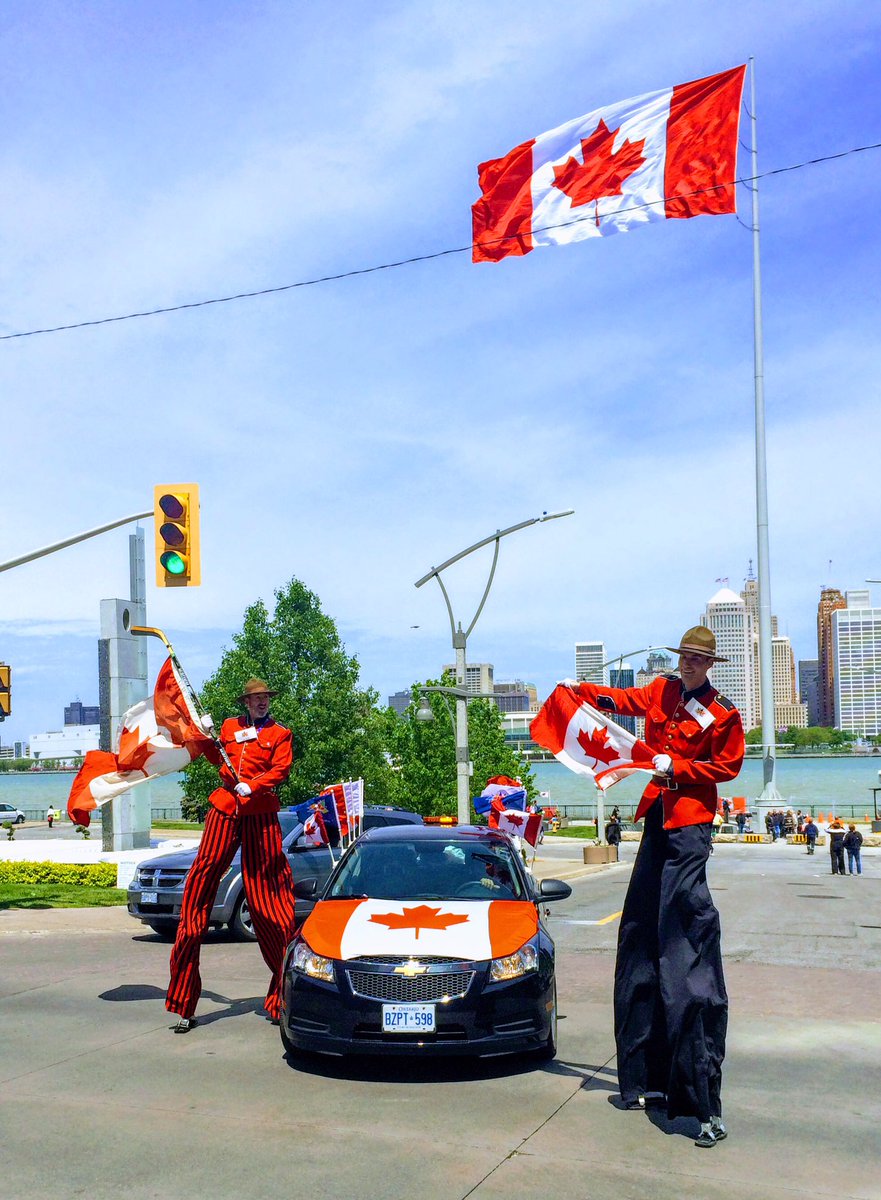 selaineweeks's tweet photo. It's Windsor 125 &amp; Canada 150. High time for a great big flag. #canada #canadianflag #anniversary #riseup #windsor #detroit #motorcities https://t.co/Cbg8ewA2KJ