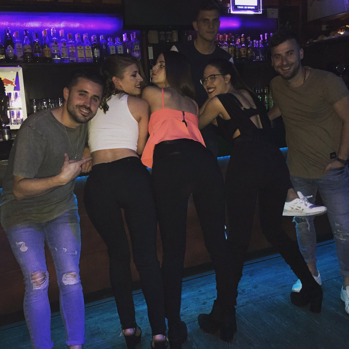 Que comience la fiesta!! 🍑😱😎
#laposadadelbuddhaleon #buddha2017 #otrollenazomas