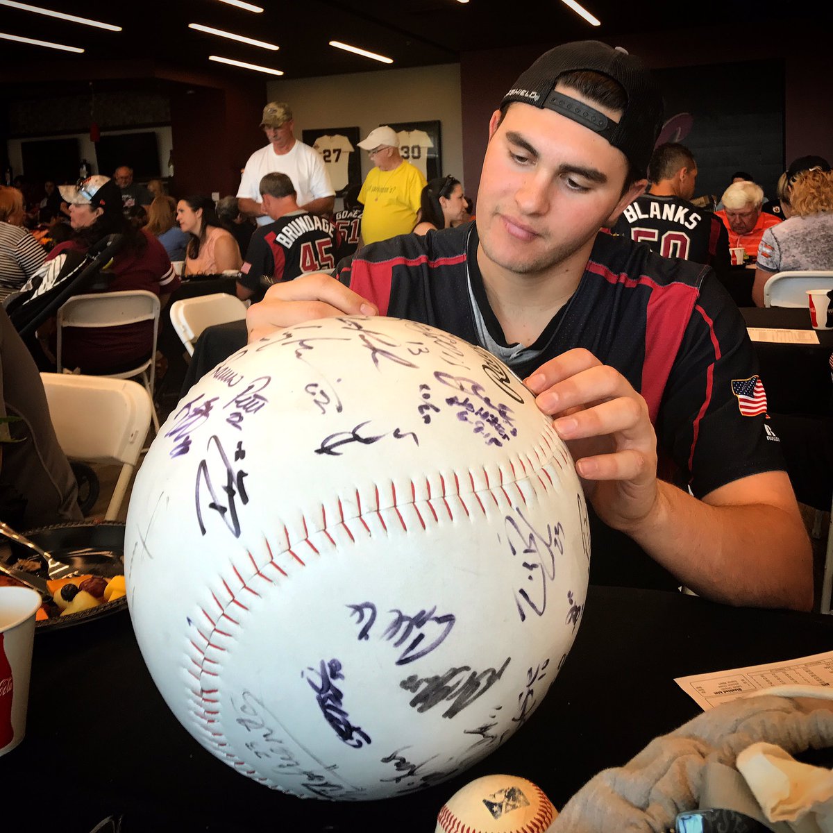 BayAreaFan19's tweet photo. #RiverCats #PlayerLuncheon #RaleyField #RyderJones #theGIANTball⚾️🖊 @RiverCats https://t.co/oZfghzLW69