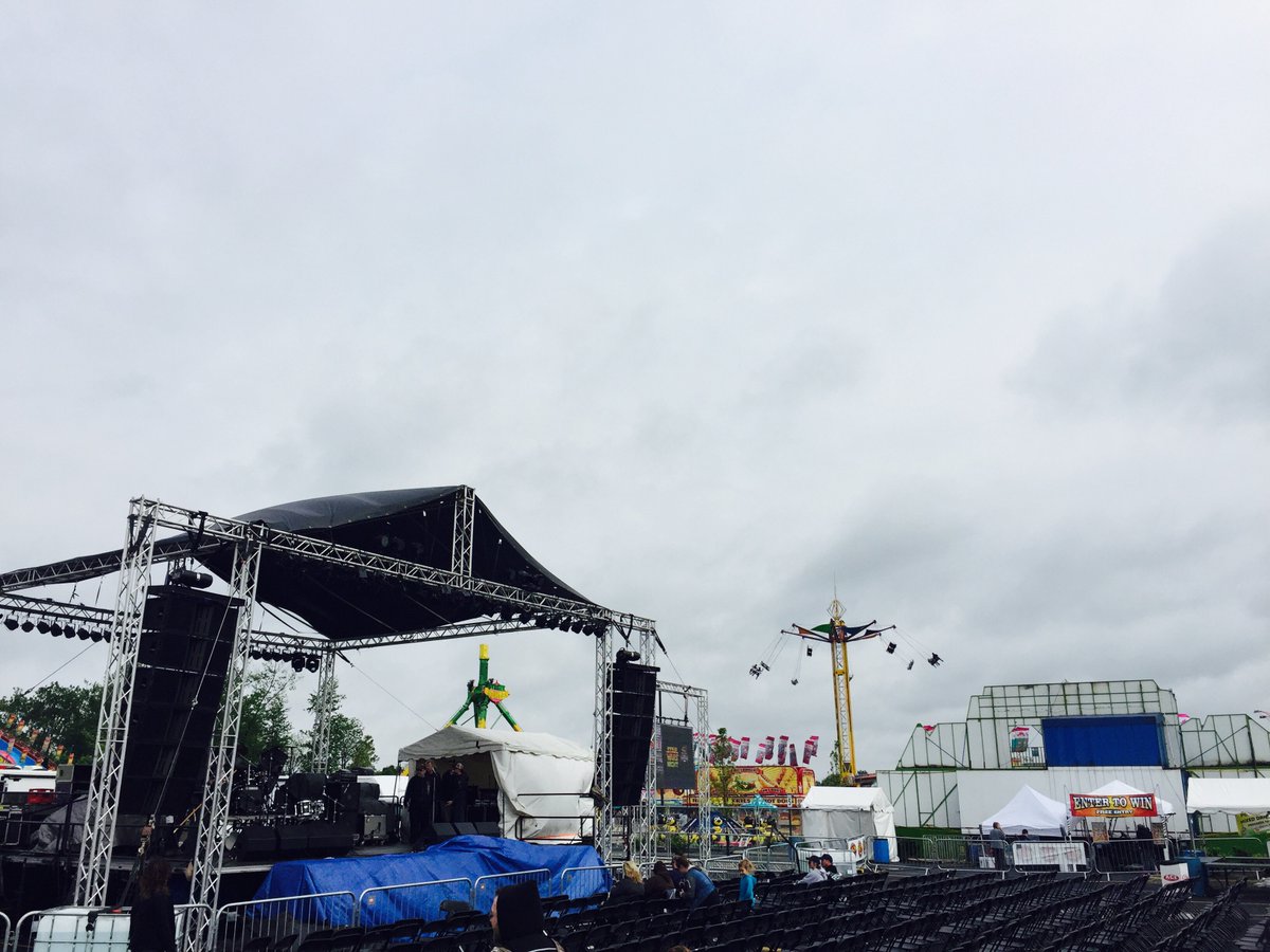 OhioSpringFest's tweet image. The rain stopped, the rides are running &amp;amp; the bands are getting ready to perform! Come rock out w. Candlebox tonight!