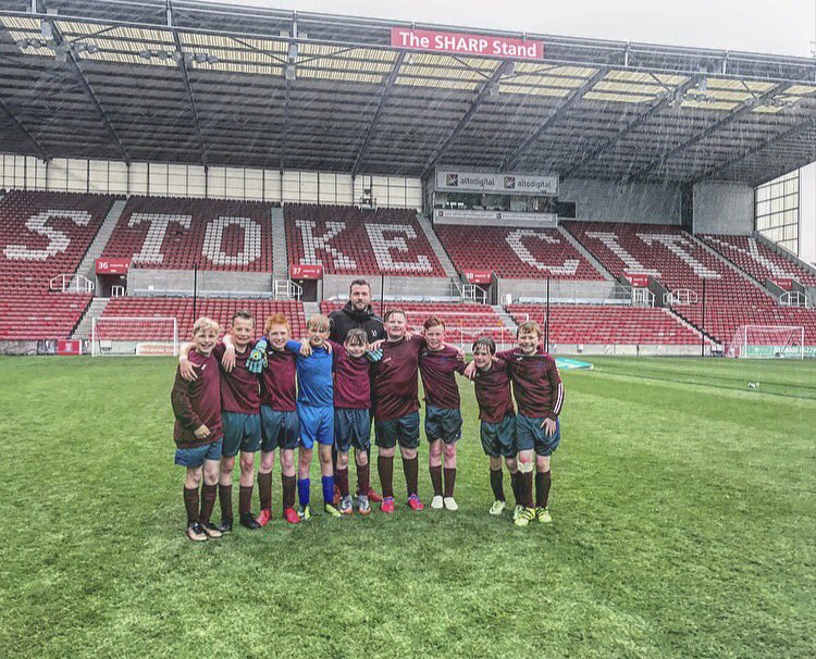 Xercise_XI's tweet image. Question was can you do it on a cold &amp;amp; rainy day at @stokecity?

Emotional! Legends, you were Fantastic! @SchoolsFootball @danonenationcup