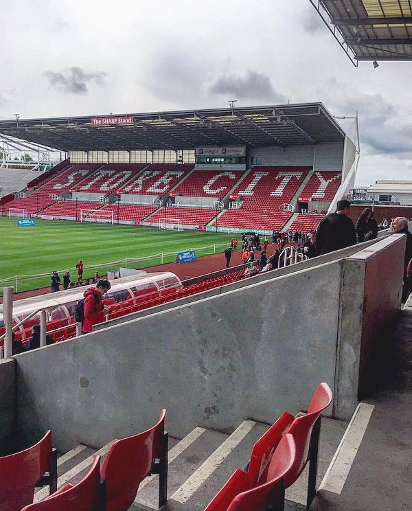 Xercise_XI's tweet image. Question was can you do it on a cold &amp;amp; rainy day at @stokecity?

Emotional! Legends, you were Fantastic! @SchoolsFootball @danonenationcup