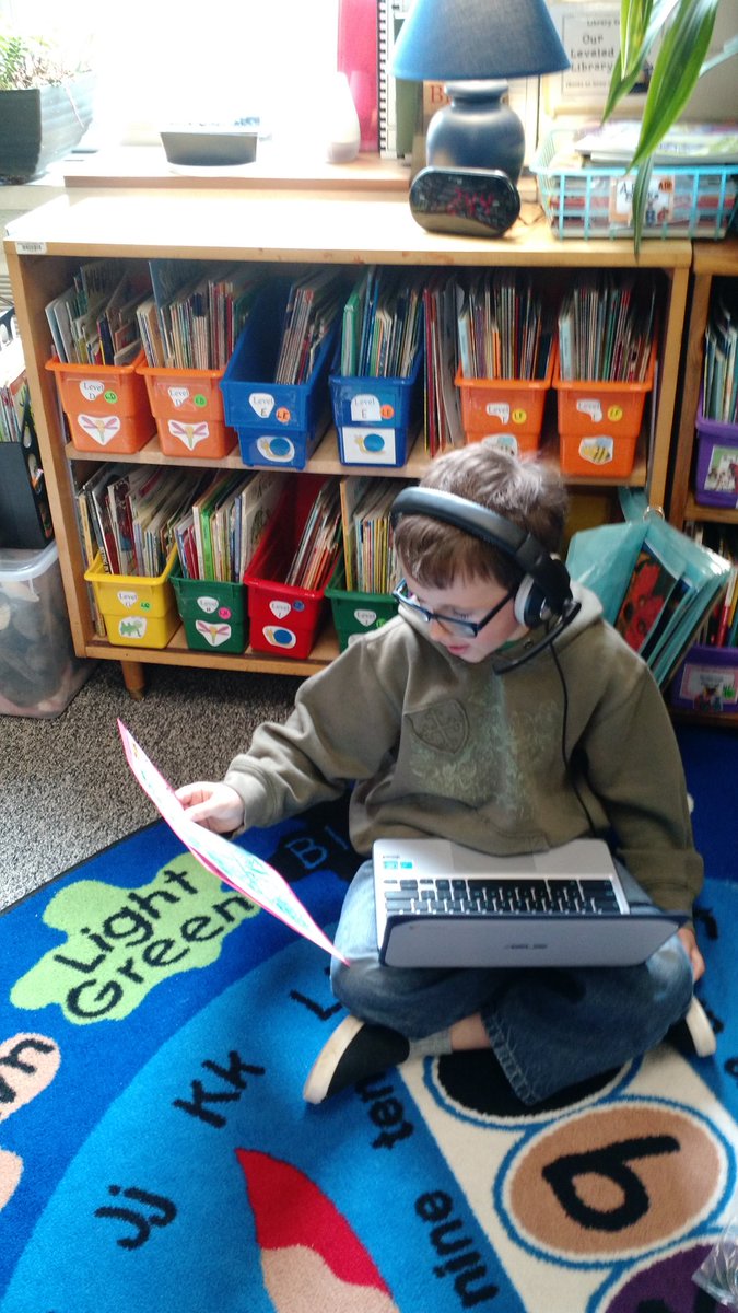 TVannatterSDR's tweet photo. @CrescentElemSDR Superfriends testing new headphone/microphone equipment #thankyouHSF  #writeagrant https://t.co/FfQduaBLd7