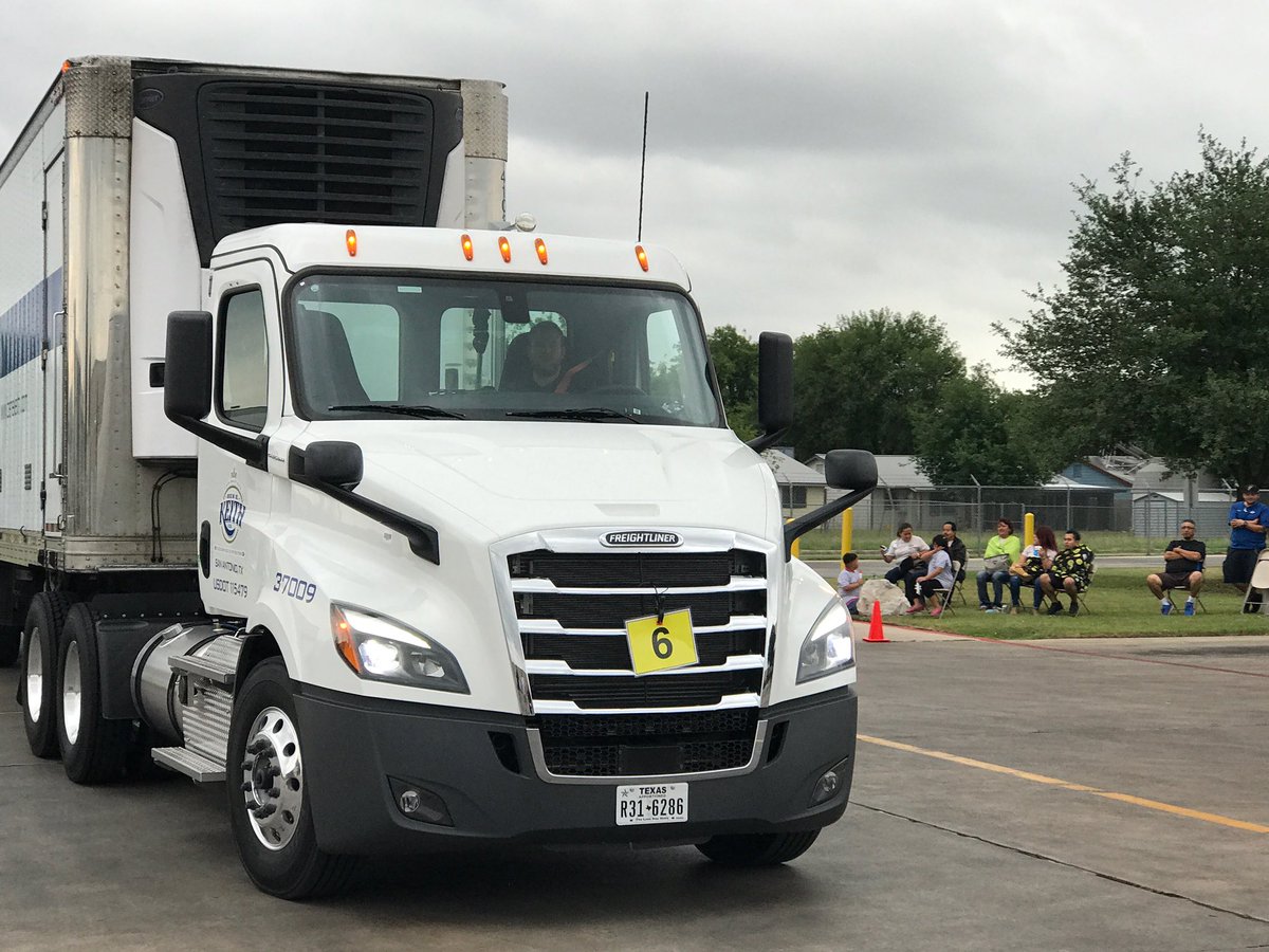 BenEKeithFoods's tweet photo. The competition is heating up here at the 2017 Fork and Truck Roadeo. @BenEKeithSA #KCR2017 https://t.co/hwhccU5mBL