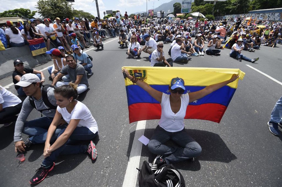 Suman al menos 47 muertos en 50 días de protestas en #Venezuela cnn.it/2qCFtGj