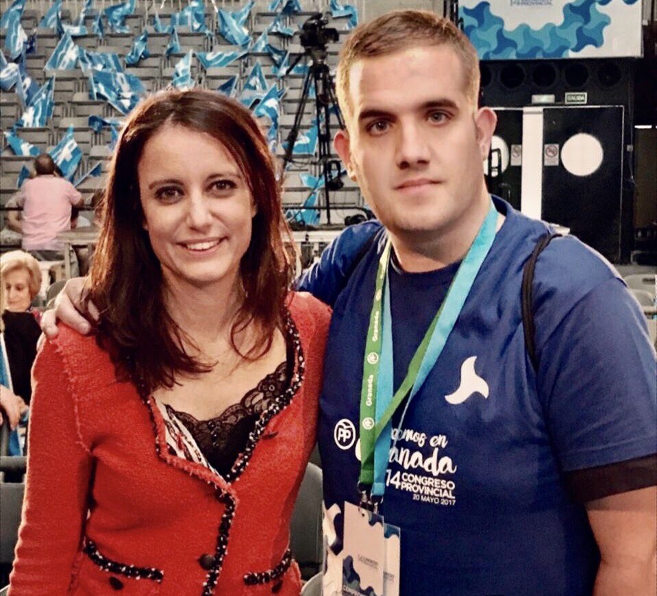 jmgarmilla's tweet photo. Foto junto @ALevySoler #14CongresoPPGranada #CreemosenGranada 🇪🇸🇳🇬 https://t.co/kwaOIim4kw