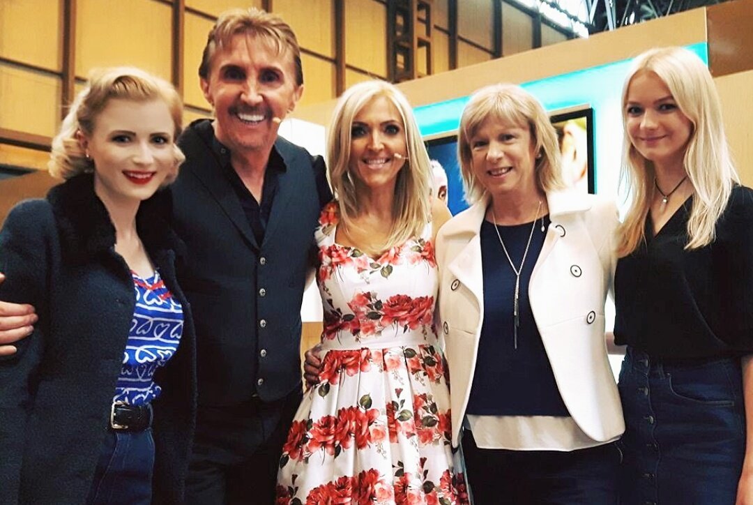 Miss Laura Bill tweet media