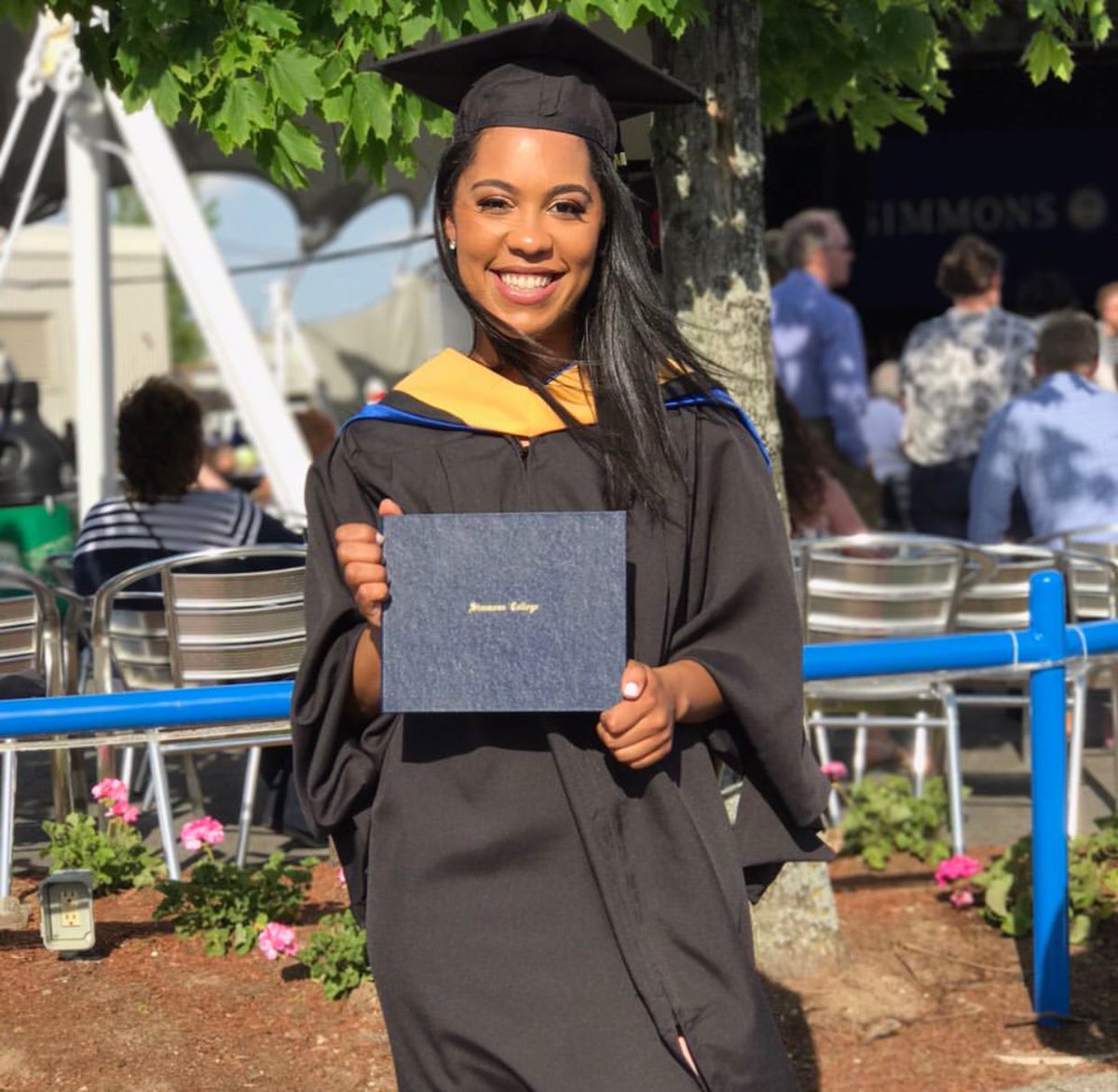 DaiOneCurls's tweet photo. #BlackExcellence #BeautyAndBrains #MastersInSocialWork β¨ππ½ YESSSSSS ALLY! YESSS! @ally_ASSbakwrds https://t.co/F98xvV5W7O