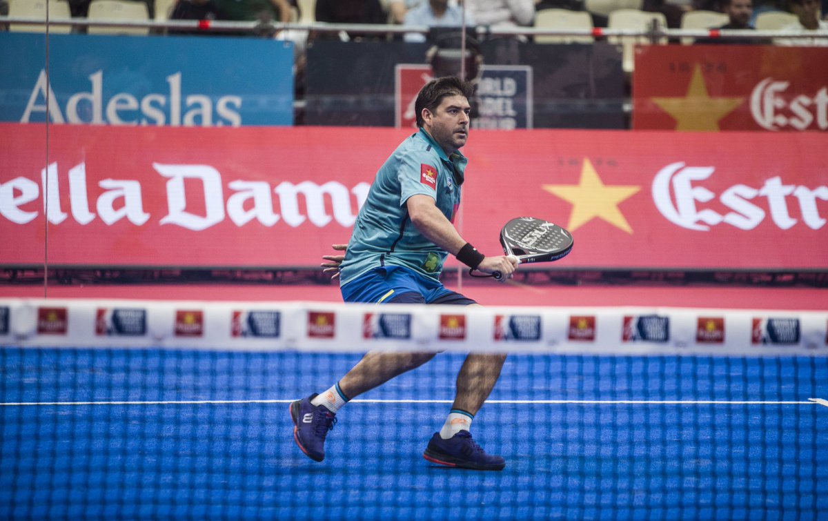 WilsonPadelES's tweet photo. Con las #RushPro2.5 la palabra frenar adquiere el significado de "moderar los ímpetus"...Véase foto de @CristianPadel #MoreWILSON #MorePADEL https://t.co/KrYUyvyLEo