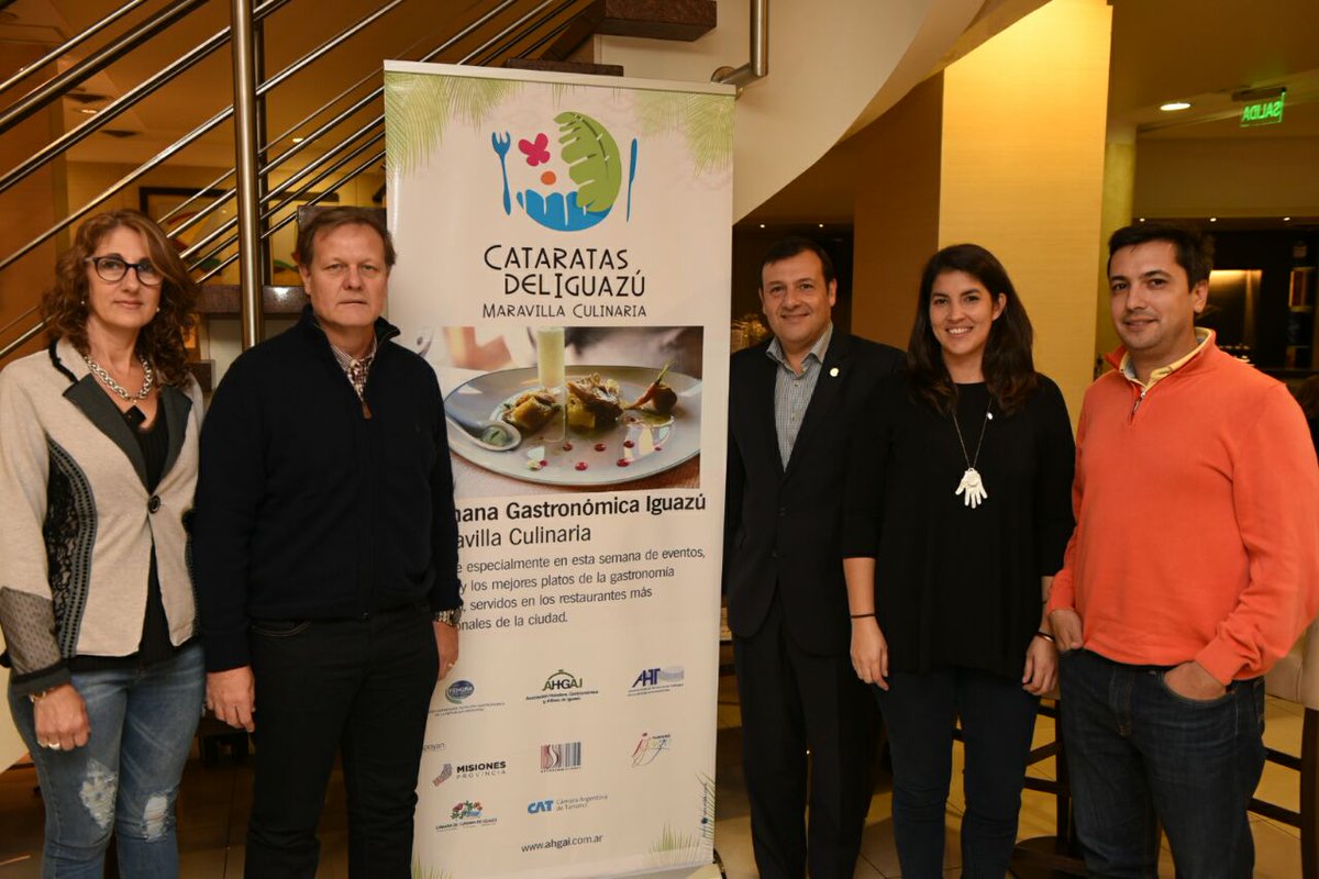 CataratasIturem's tweet photo. Iguazú promociona Semana Gastronomica en el marco de la #SGR2017 con presentacion de un plato típico.
#CataratasTodoElAño en #RosarioSosVos https://t.co/XpKCvaecM1